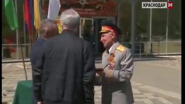 70 серебристых кленов теперь украшают аллею краснодарского парка смотреть онлайн