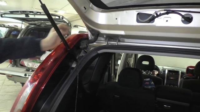 Установка камеры заднего вида AVS327CPR и зеркала с монитором AVS0458BM на Nissan X-Trail T31