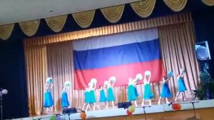 танц. коллектив "Звездочки "  танец " Не уроните шарик".