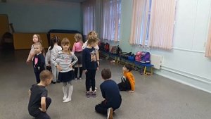 Освоение различных перестроений в хореографии.