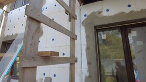 Диагональные и внутренние косынки, уголки с сеткой на окнах, капельники и уголки с сеткой, база