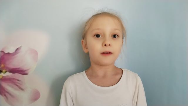 "Весна шагает по дворам", Читает: Барыкина Диана, 7 лет