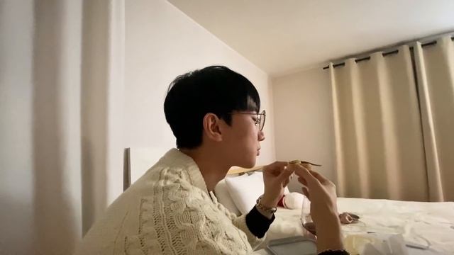 Новый Год В Корее! Плачу В Новогодню Ночь...Муж Кореец Пробует Русскую Еду KOREA VLOG смотреть онлайн