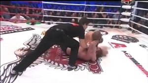 Александр Емельяненко вышел пьяным на ринг и сдался украинцу