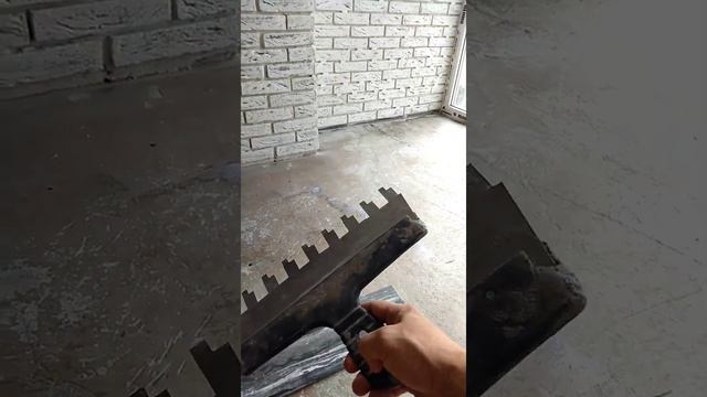 как легко клеить кафель на толстый слой клея