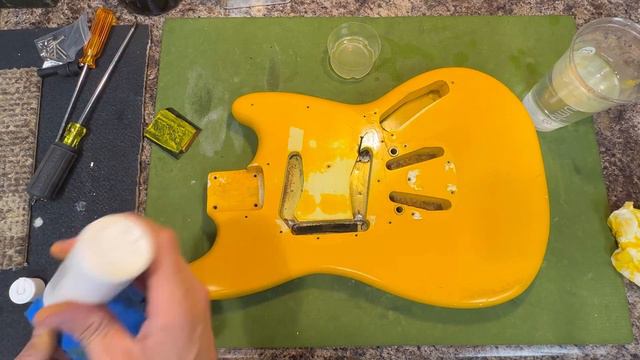 Removing Mustard Spray Paint from a 1965 Fender Mustang Guitar смотреть онлайн