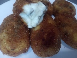 Кремовые крокеты с шампиньонами.