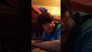 Я застряла под кроватью