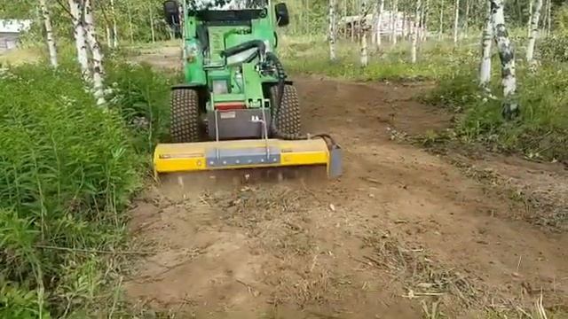 Ротоватор на минипогрузчик Avant. Расчистка с заглублением в грунт.