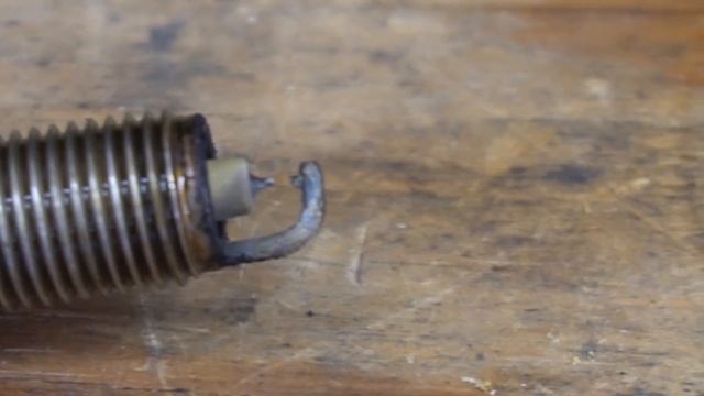 Fixing a Friend's Nissan Versa - Changing the Plugs and Coils смотреть онлайн