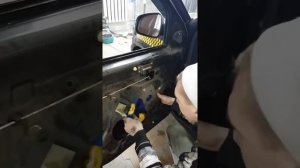как вытянуть вмятину на двери футбольным мячиком