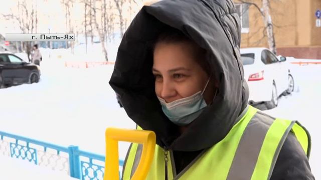 Югорские дворники борются со снежным авралом смотреть онлайн