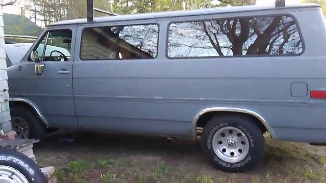 87 Chevy beauville g20 sportvan. 5.7 смотреть онлайн