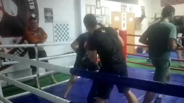 БОКС. Вот так выглядит 15-й (последний) раунд спарринга. смотреть онлайн