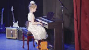 Этюд "Грусно-весело" (И.Королькова) - Юлия Мельникова (Фортепиано) - Якушева Анна