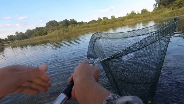 ЩУКА АТАКУЕТ ! Рыбалка на неогруз . смотреть онлайн