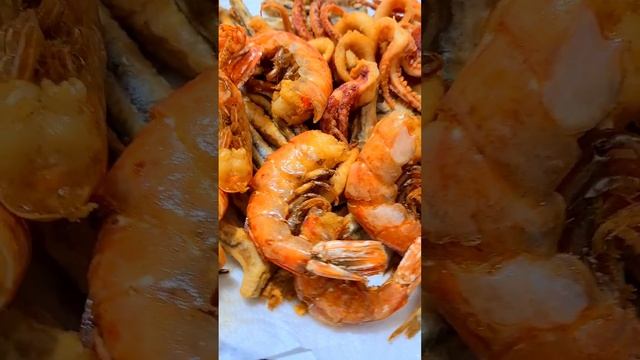 Будете в Италии Смело Заказывайте Fritto Misto di Pesce жареные морепродукты так вкусно ?