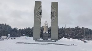 Памятники в городах России. Памятник Игорю Курчатову.