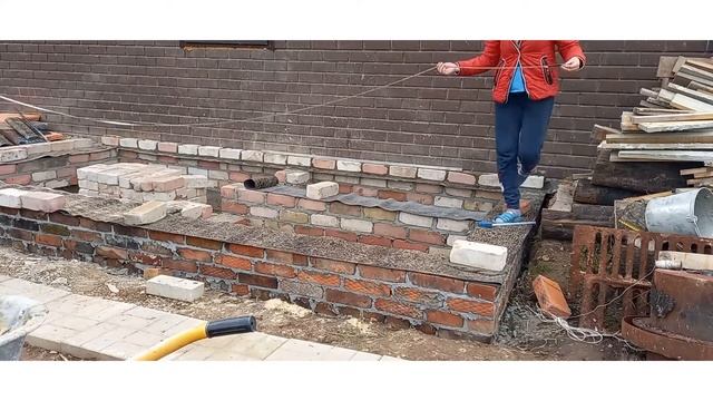 Строим крыльцо-тамбур-терассу. Фундамент готов поднимаем цоколь. смотреть онлайн