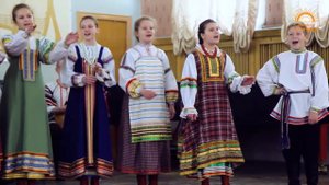 "ЛУЖКОМ ДЕВКИ ГУЛЯЛИ" плясовая Белгородской области.Исполняет фольклорный ансамбль "ЛАДУШКИ-ПОТЕШКИ