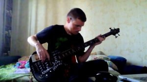 На бас гитаре под минус.