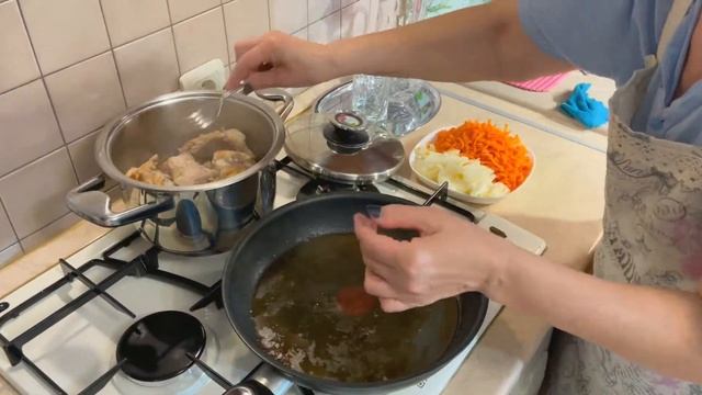 Кролик в сметане. Тушеный кролик в сметане. Наши Секреты приготовления кролика.