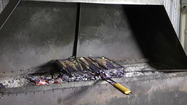 Шашлык из Скумбрии. Как вкусно пожарить рыбу на мангале. Сочный рецепт. Срочно внести в меню кафе.