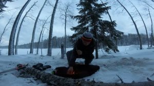 Ленивая землянка // Создание просторного убежища в лесу, за корнем дерева
