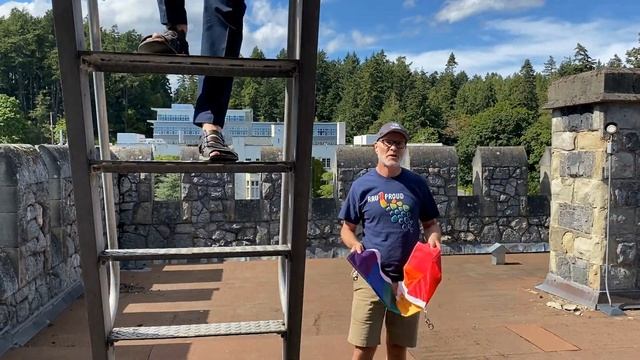 Happy Pride! A climb to the top of Hatley Castle to raise the Pride flag for the first time! смотреть онлайн