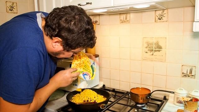 Мексиканская лазанья, превосходное блюдо для праздничного стола! И домашний соус энчилада.