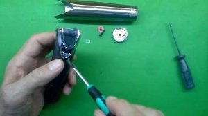 Как разобрать триммер для стрижки волос WAHL CLIPPER 9818L | Disassemble hair trimmer WAHL 9818L