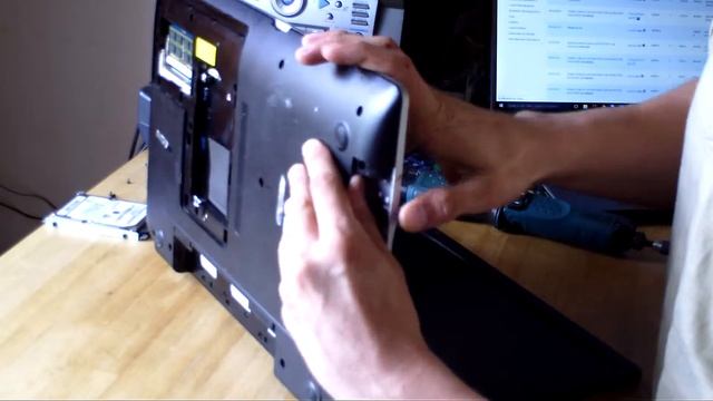 SAMSUNG NP300E demontaż płyty głównej | samsung np300e remove the motherboard смотреть онлайн