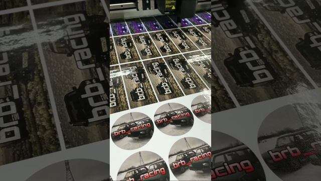 Изготовление наклеек на авто 🚙#макетов #VHQ #printing #stickers смотреть онлайн