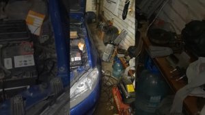 Дымит при запуске, лачети 1,8