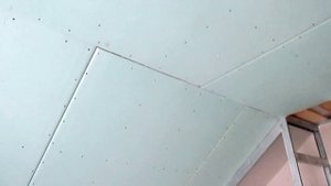 потолок в мансарде гипсокартон