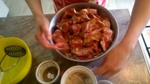 Шашлык из свинины. Маринад для шашлыка. Шашлык из свинины маринад. Свиной шашлык маринуем быстро.