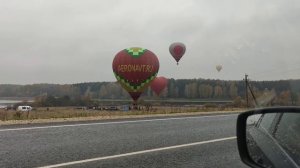 Воздушные шары по дороге на дачу.