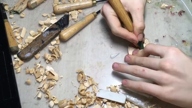 Как сделать крутой значок из дерева. DIY деревянный значок . Значок бэтмен