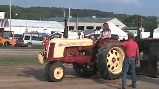 Tractor Pullin'! Go Adrianne! смотреть онлайн