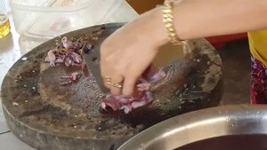 Камбоджа остров.местные готовят лягушек.