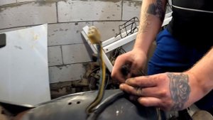 Артём ЗАРЕШАЛ!!! РЕМОНТ МОСКВИЧА 401!! КУДА ДЕВАТЬ ПЕДАЛИ???!!!