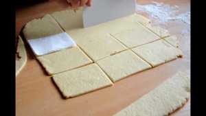 ПЕСОЧНО-ДРОЖЖЕВОЕ ТЕСТО "РУЛЕТИКИ С СЫРОМ"