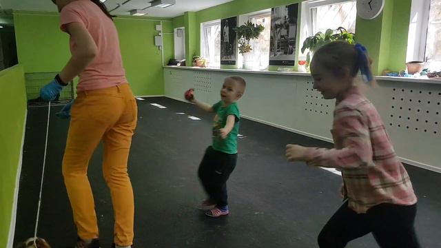 Занятие с детьми и подготовка к выставкам собак смотреть онлайн