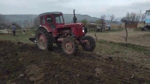 Обработка земли трактором.Т-40 с плугом.Технология обработки почвы.