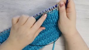 Мастер-класс шапка спицами с красивым узором. Как связать шапку. Вязание для начинающих.