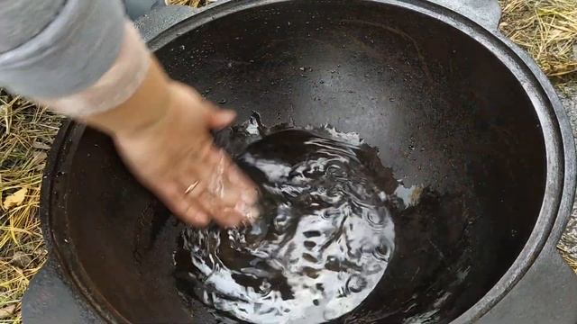 КАК ПРАВИЛЬНО МЫТЬ КАЗАН / ОБСЛУЖИВАНИЕ КАЗАНА / КАК ЛЕГКО ПОМЫТЬ ЧУГУННЫЙ КАЗАН ОТ КУХНИ 57 смотреть онлайн