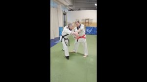 Броски в Кёнгму Хапкидо. Бросок через плечо. (Базовый вариант)