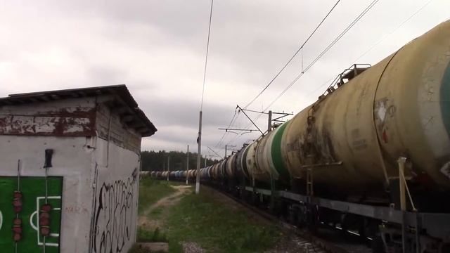 Тепловоз 2ТЭ116-1717 с наливным поездом смотреть онлайн