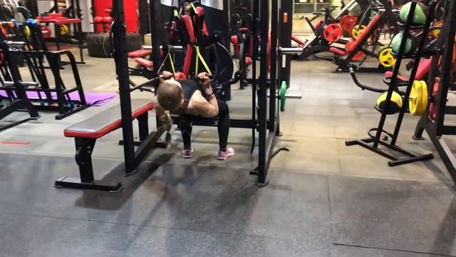 Горизонтальные подтягивания обратный хват в TRX смотреть онлайн