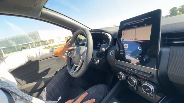 NUOVA RENAULT CLIO 2023, cosa cambia dalla precedente versione?